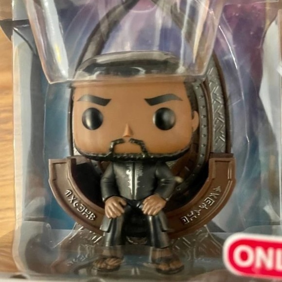 Funko Pop Black Panther T Challa on Throne Marvel Target Exclusive 1113 - Picture 1 of 12